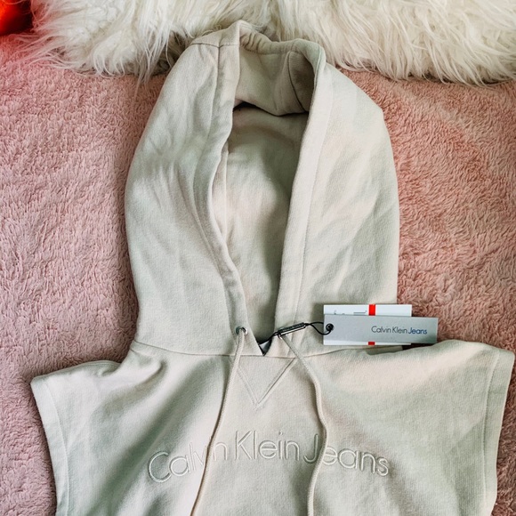Calvin Klein sleeveless hoodie - Picture 3 of 4